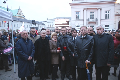 Samorządowcy z powiatu chrzanowskiego oddali hołd parze prezydenckiej